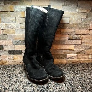 Ugg leather waterproof boots EUC 8